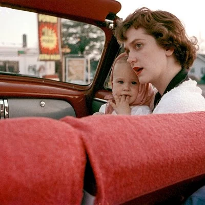 Mother and child in a convertible 1957.