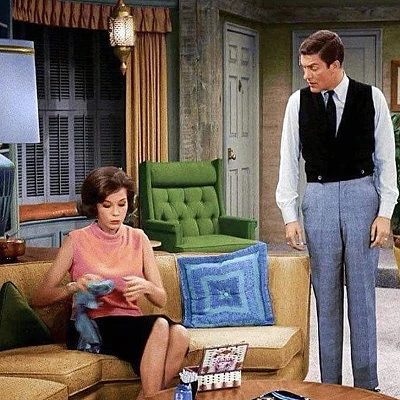 CBS launches the television sitcom The Dick Van Dyke Show, which runs until 1965. The show centers on comedy writer Rob Petri's (Van Dyke) work and home life. Model Mary Tyler Moore plays Petri's wife Laura.