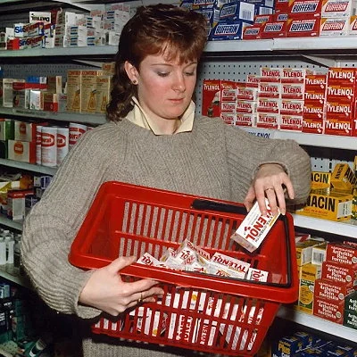 Seven people in the Chicago area die from ingesting Tylenol laced with potassium cyanide. No one is ever charged in the "Chicago Tylenol Murders", but tamper proof packaging becomes a requirement for over-the-counter medicines and other products.