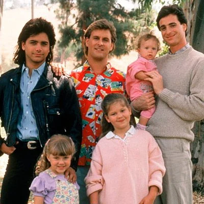 The American sitcom Full House debuts on ABC TV in 1987. The story of a San Francisco widower who enlists his brother and best friend to help raise his three daughters. Though critically panned, the show is popular, running for eight seasons and continues to air in syndication today.