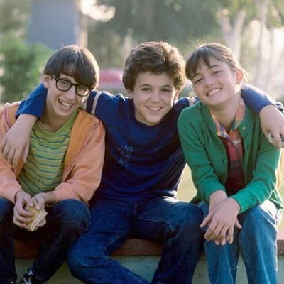The coming of age show The Wonder Years debuts on ABC where it would run for five seasons. The show stars Fred Savage as the young Kevin Arnold, a middle class kid growing up in suburban America in 1968 - 1973.